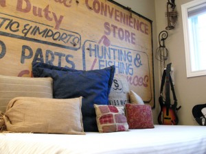 Original_Donna-sign-headboard_s4x3_lg