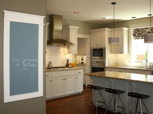original_janell-beals-kitchen-chalkboard-beauty-wide_s4x3_lg
