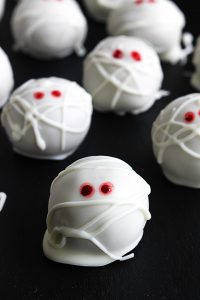 mummy-pumpkin-cheesecake-truffles-1