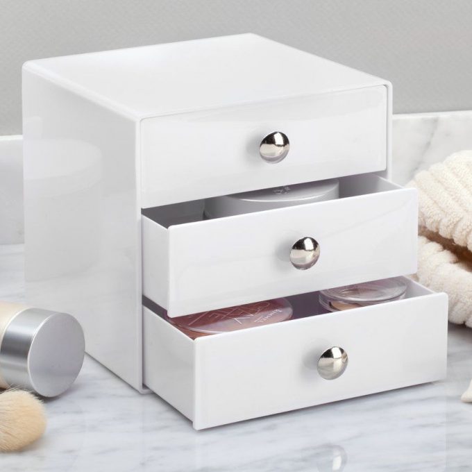 clever ways organize makeup
