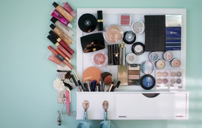 clever ways organize makeup